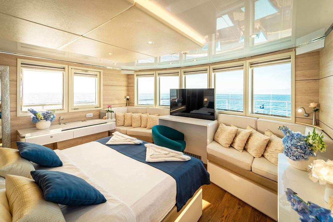 Serenity Unveiled: Luxuriously Comfortable Cabins
