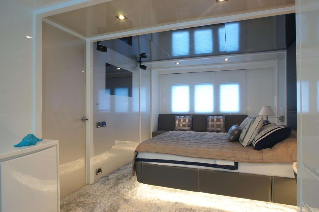 Luxury Slumber: Lavish Cabins for Uninterrupted Comfort